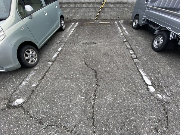 メゾン・ドールやかたB棟の物件外観写真